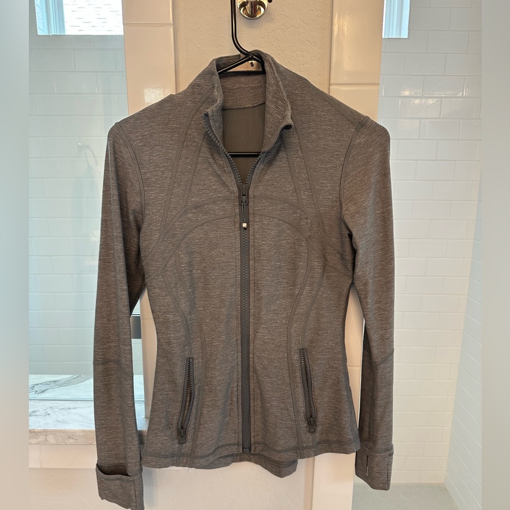 Lululemon jacket in grey